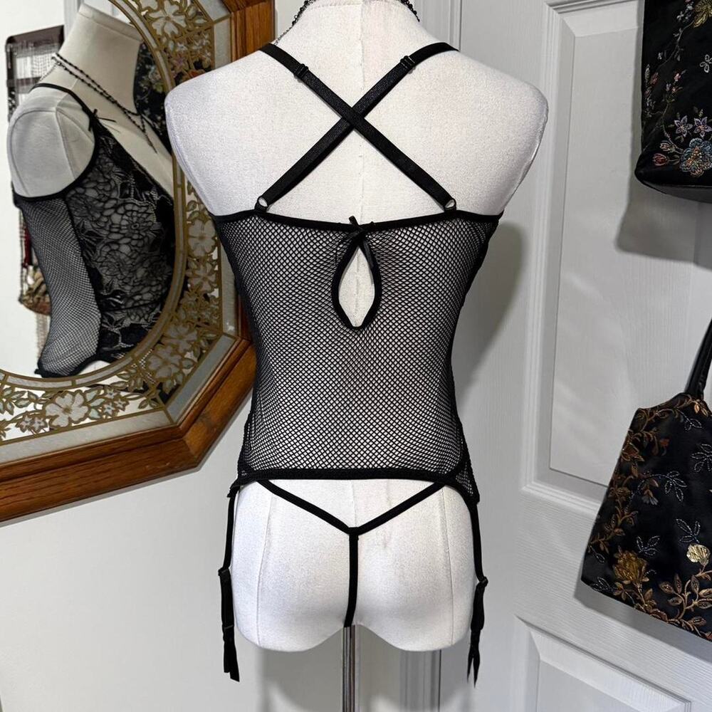 2010s Frederick's Of Hollywood Black Sheer Floral Lace Plunging Lingerie Set - Picture 5 of 8